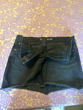 GAP Women's Black Denim Mini skirt.